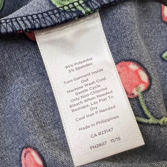 Talbots Cherry Print Flare Skirt, Size 10, Navy Blue Red Side Zip A Line - Picture 6 of 6